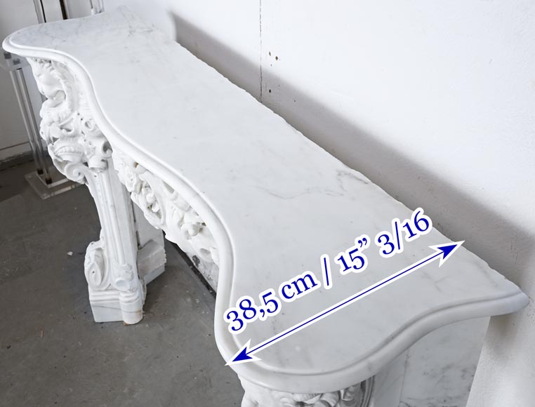 Late 18th-century Venetian fireplace in statuary marble, featuring animal ornamentation-15