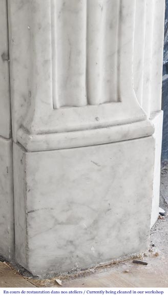 Louis XVI style curved mantelpiece in Carrara marble, featuring fluted decoration Louis XVI style curved mantelpiece in Carrara marble, featuring fluted decoration-4