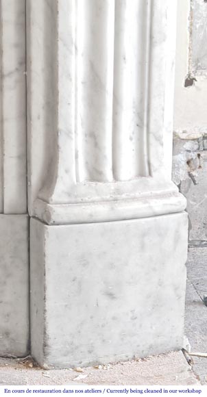 Louis XVI style curved mantelpiece in Carrara marble, featuring fluted decoration Louis XVI style curved mantelpiece in Carrara marble, featuring fluted decoration-7