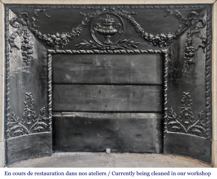 Louis XVI style curved mantelpiece in Carrara marble, featuring fluted decoration Louis XVI style curved mantelpiece in Carrara marble, featuring fluted decoration-8