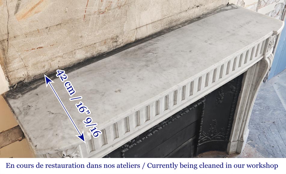 Louis XVI style curved mantelpiece in Carrara marble, featuring fluted decoration Louis XVI style curved mantelpiece in Carrara marble, featuring fluted decoration-9