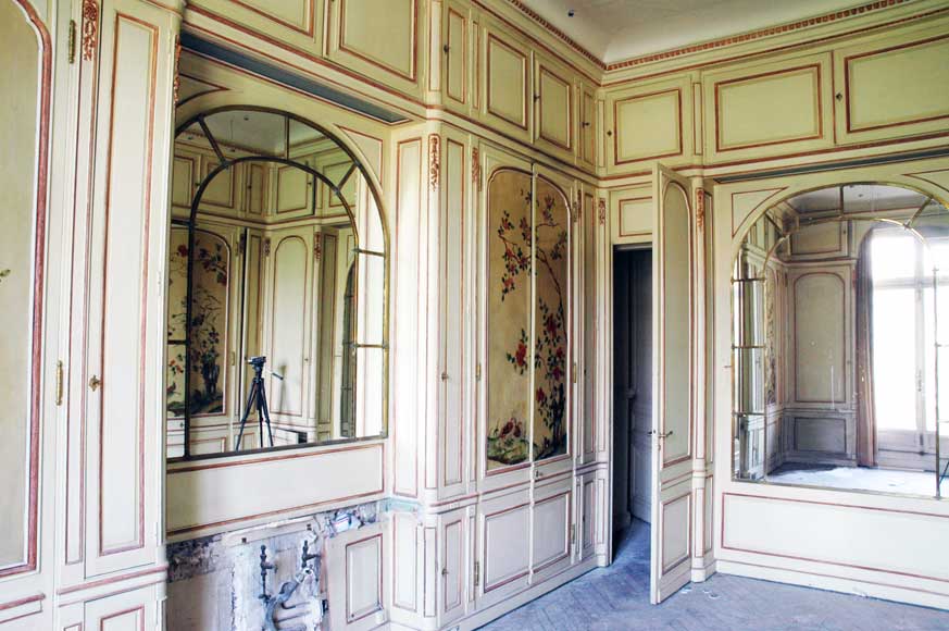 Paneled room with Coromandel lacquer panels Paneled room with Coromandel lacquer panels-13