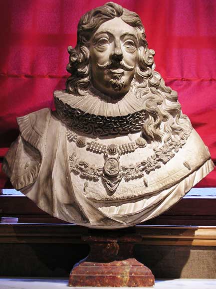 Four busts of Kings of France, former Beistegui collection Four busts of Kings of France, former Beistegui collection-0