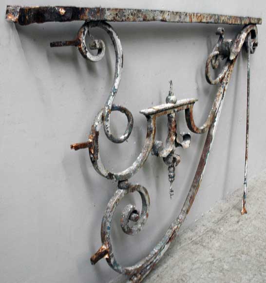 Wrought iron bracket from Large Louis XIV period Wrought iron bracket from Large Louis XIV period -1