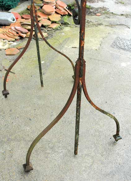 19th century iron water well head 19th century iron water well head-2