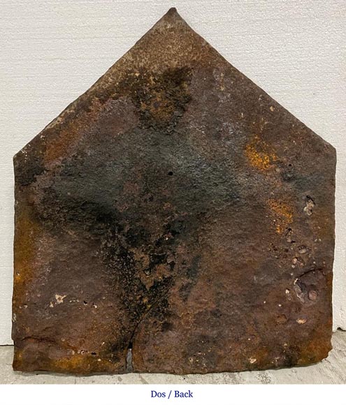 Antique cast iron gothic fireback Antique cast iron gothic fireback-9