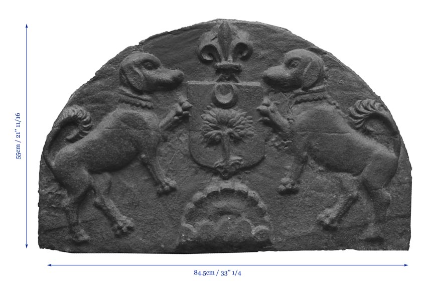 Antique cast iron fireback with dogs and coat of arms Antique cast iron fireback with dogs and coat of arms-7