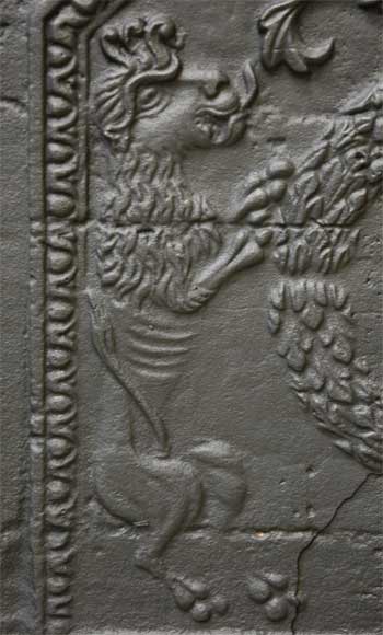 Antique cast iron fireback with France and Navarra coat of arms dated 1613 Antique cast iron fireback with France and Navarra coat of arms dated 1613-3