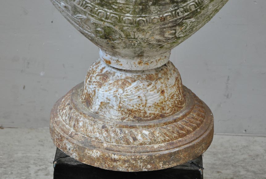 Antique pair of cast iron vases with putti Antique pair of cast iron vases with putti-5