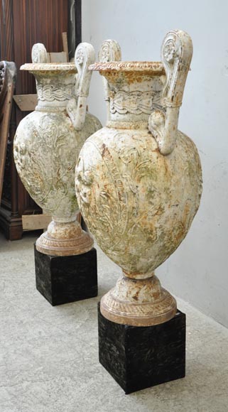 Antique pair of cast iron vases with putti Antique pair of cast iron vases with putti-6