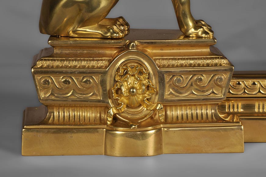Antique firedog with sphinges decoration in golden bronze Antique firedog with sphinges decoration in golden bronze-3