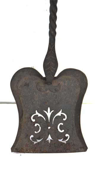 Fireplaces' accessories : plier and shovel in ironwork Fireplaces' accessories : plier and shovel in ironwork-1