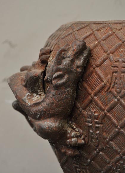 Large antique Chinese style planter in openwork cast iron Large antique Chinese style planter in openwork cast iron-5