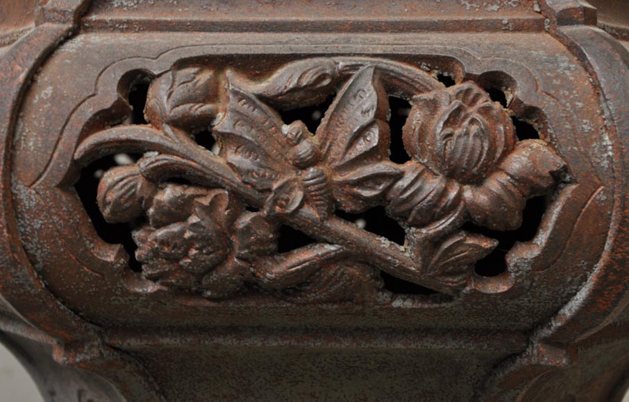 Large antique Chinese style planter in openwork cast iron Large antique Chinese style planter in openwork cast iron-12